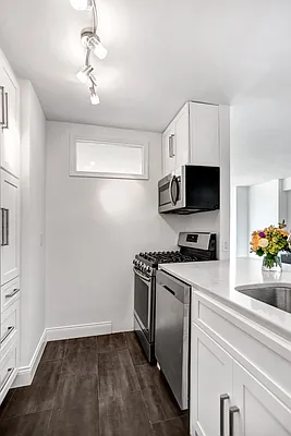 Rented by Luminous Realty | media 18