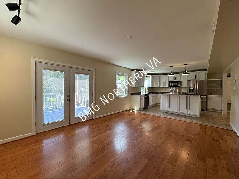 1909 Rollins Dr — Photo 11