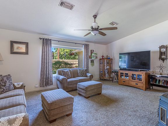 4th image of 214 Newport Dr