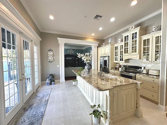 3rd image of 539 Dowling Cir