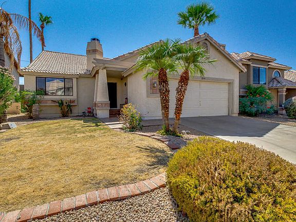 4th image of 2841 E Redwood Ln