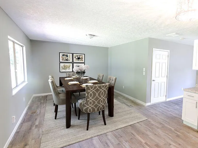 1803 Roxbury Dr — Photo 3