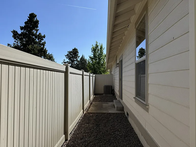 2350 NE Mary Rose Pl #2 — Photo 28
