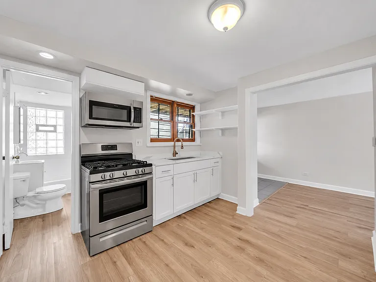1335 W Melrose St #1R — Photo 2