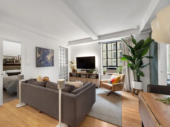 350 W 57th St APT 5E, New York, NY 10019