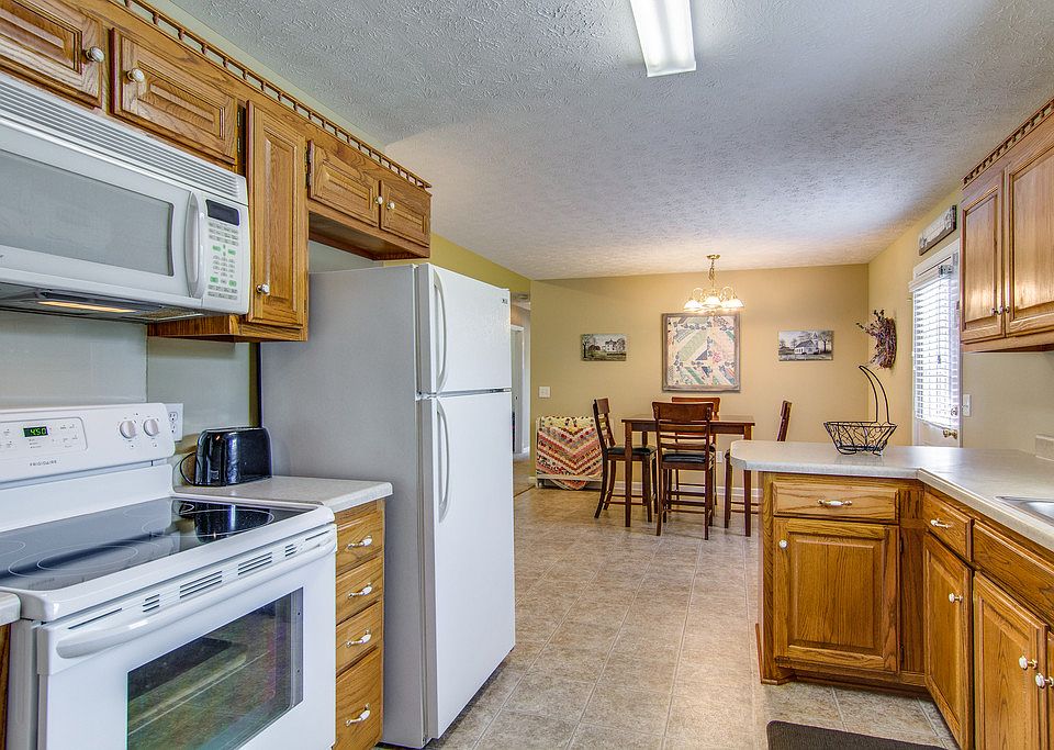 1st image of 217 Warren Cir