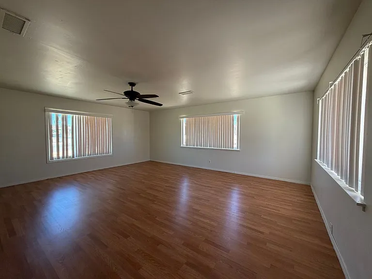 29205 Exeter St — Photo 35