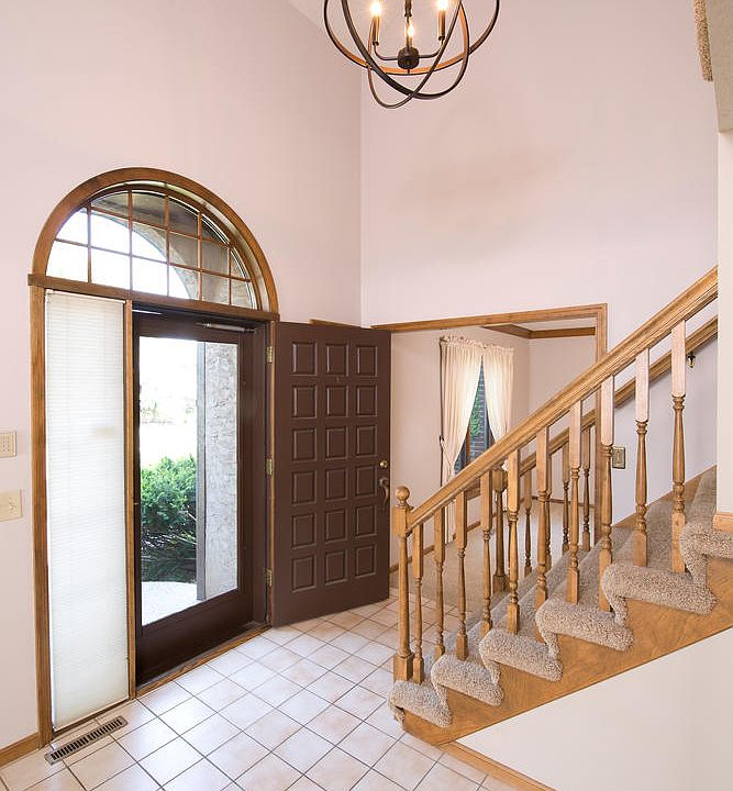 Two-story foyer--open stairs