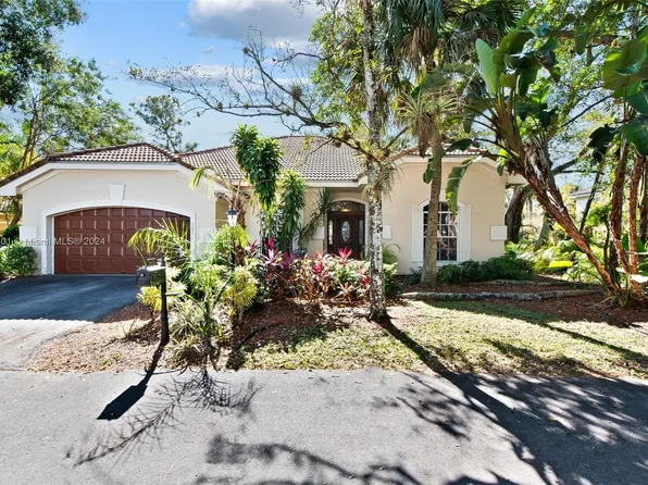 3633 High Pine Dr, Coral Springs, FL 33065