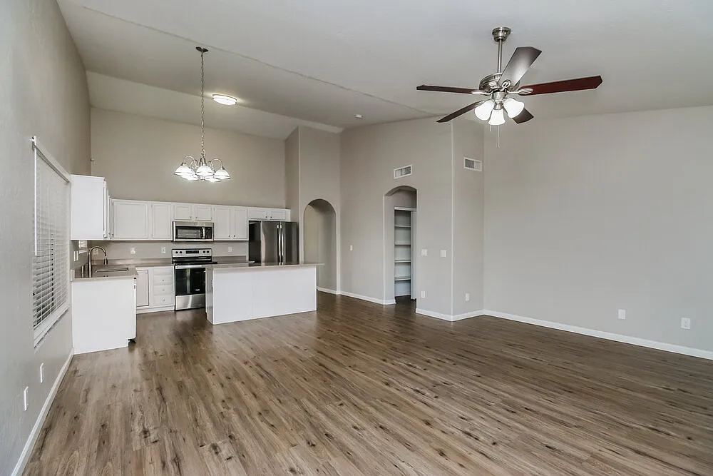 3 bed, 2.0 bath, 1756 sqft, $2,845 — Photo 4