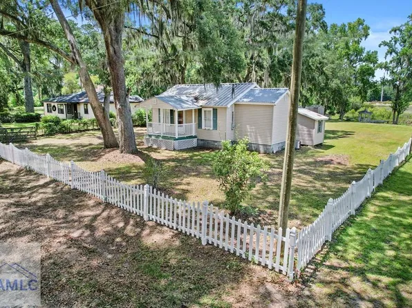 451 E Poncell Dr, Midway, GA 31320