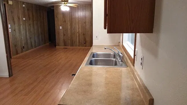 3 bed, 1600 sqft, $975 — Photo 1