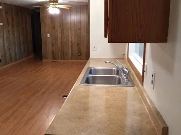 819 Wyoming Ave, Goodland, KS 67735