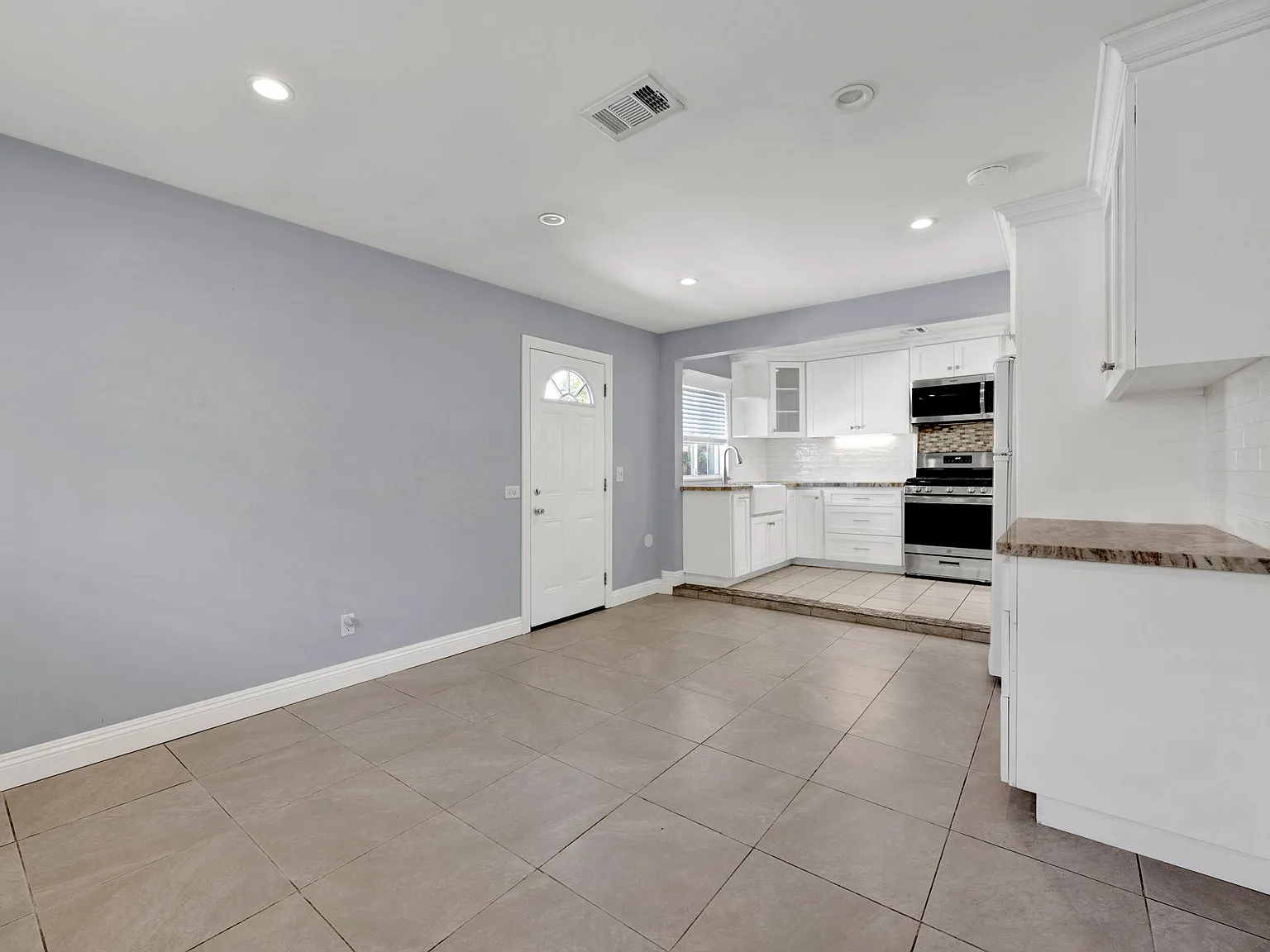 3 bed, 1300 sqft, $3,750 — Photo 1