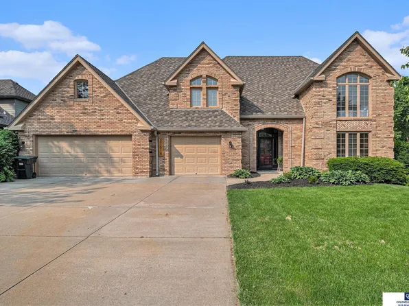 21518 Pinehurst Ave, Elkhorn, NE 68022