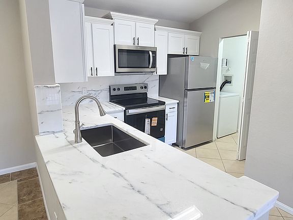 5th image of 940 Village Trl #4306
