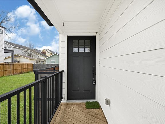 5th image of 3513 Omega St