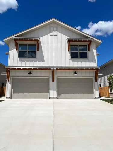 10317 Lynwood Vlg #102 Photo 1