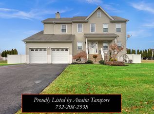 26 Gate Ln, Old Bridge, NJ 08857