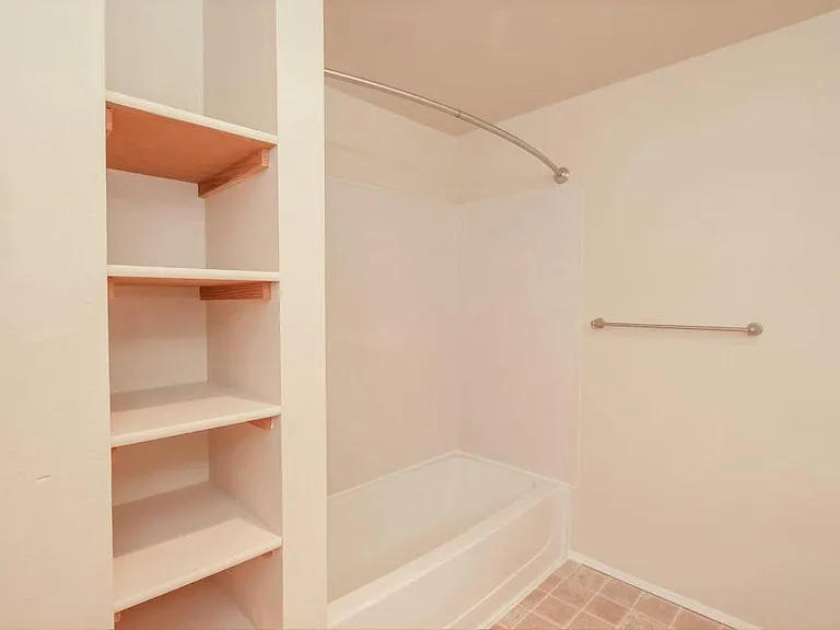 Arbor Square Apartments — Photo 17