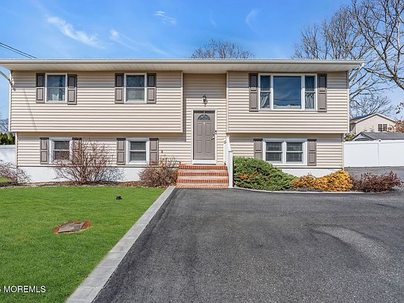 4th image of 725 Commonwealth Boulevard