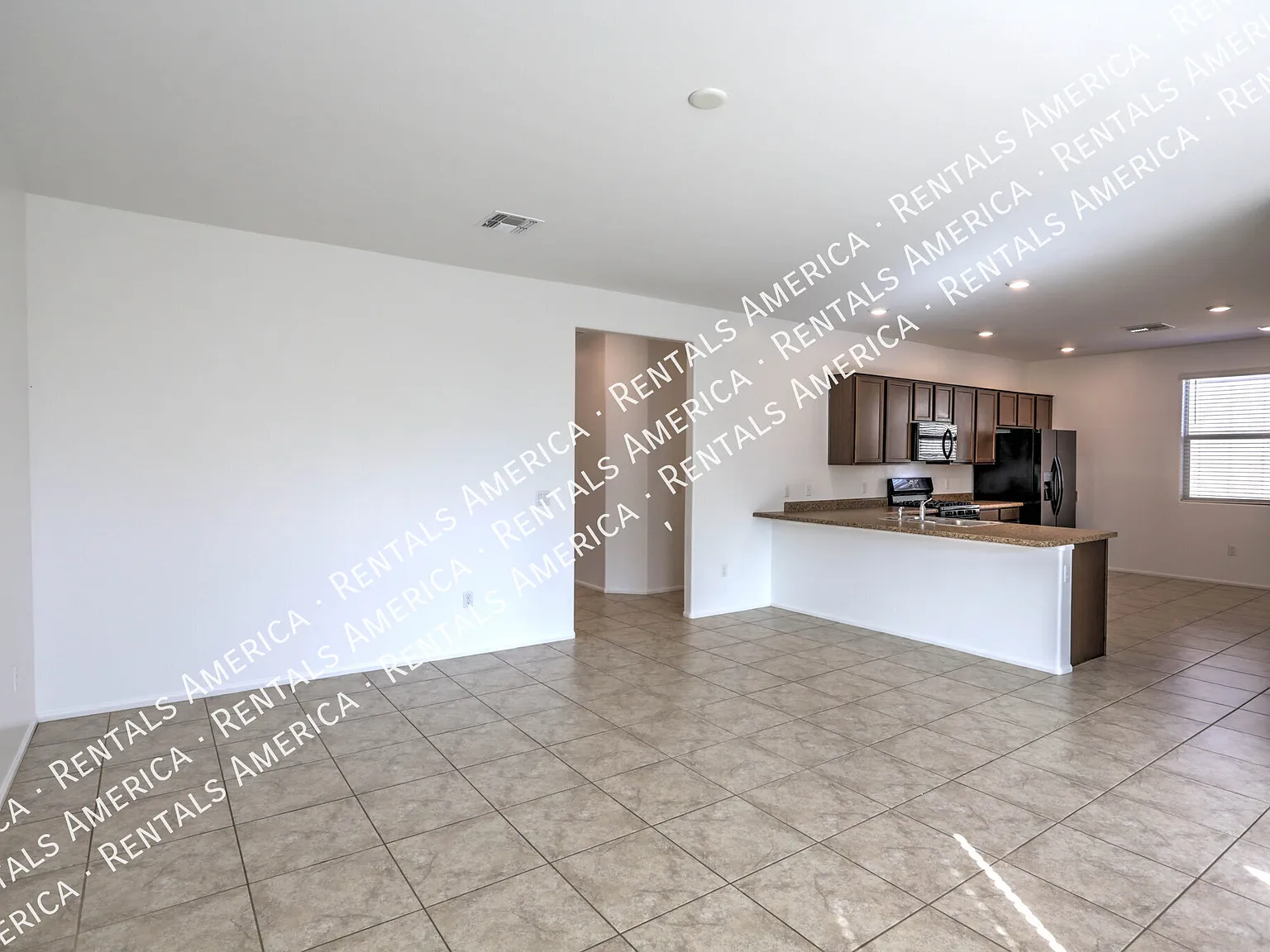 Beautiful 3 bed/2 bath Home with Washer/Dryer Connections! — Photo 3