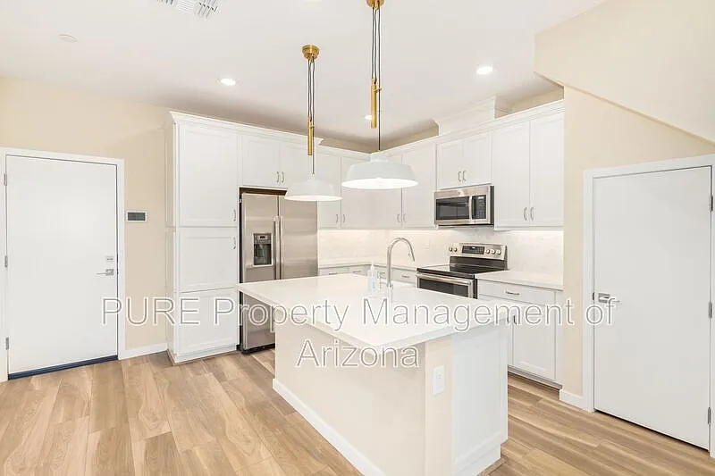 Building Photo - 4548 S Renaissance Dr #102