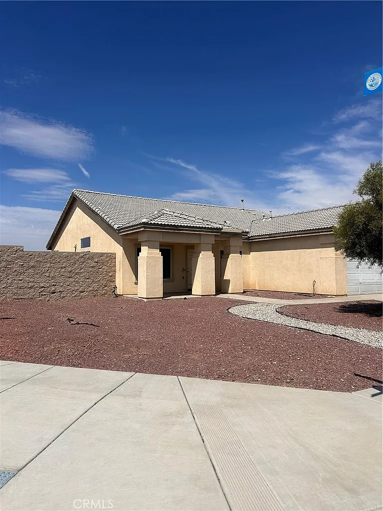 4 bed, 1863 sqft, $2,900 — Photo 2