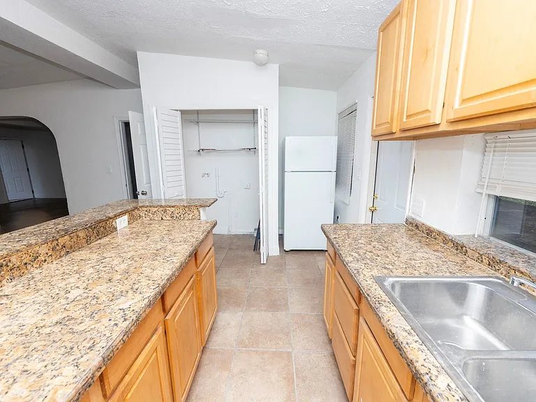 205 NW 33rd Ave — Photo 9