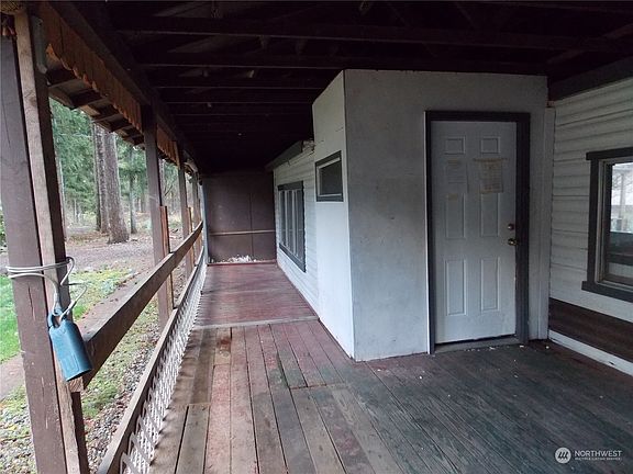 3rd image of 16421 Village Drive SE