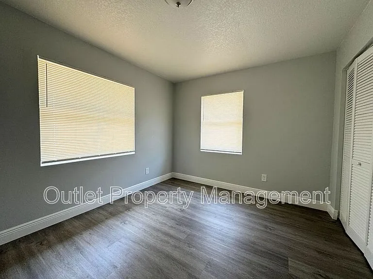 440 S Hill Ave — Photo 6