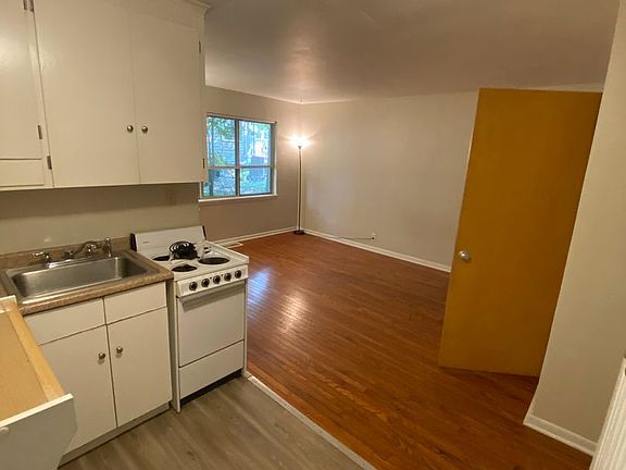2nd image of 1924 Emerson Ave S APT 2