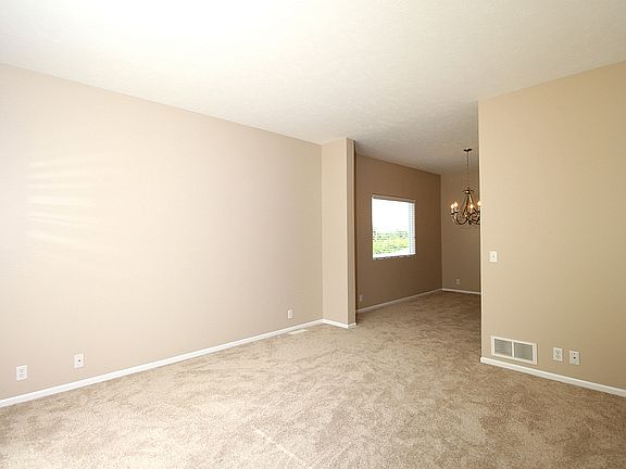 5th image of 1501 Lakewood Dr