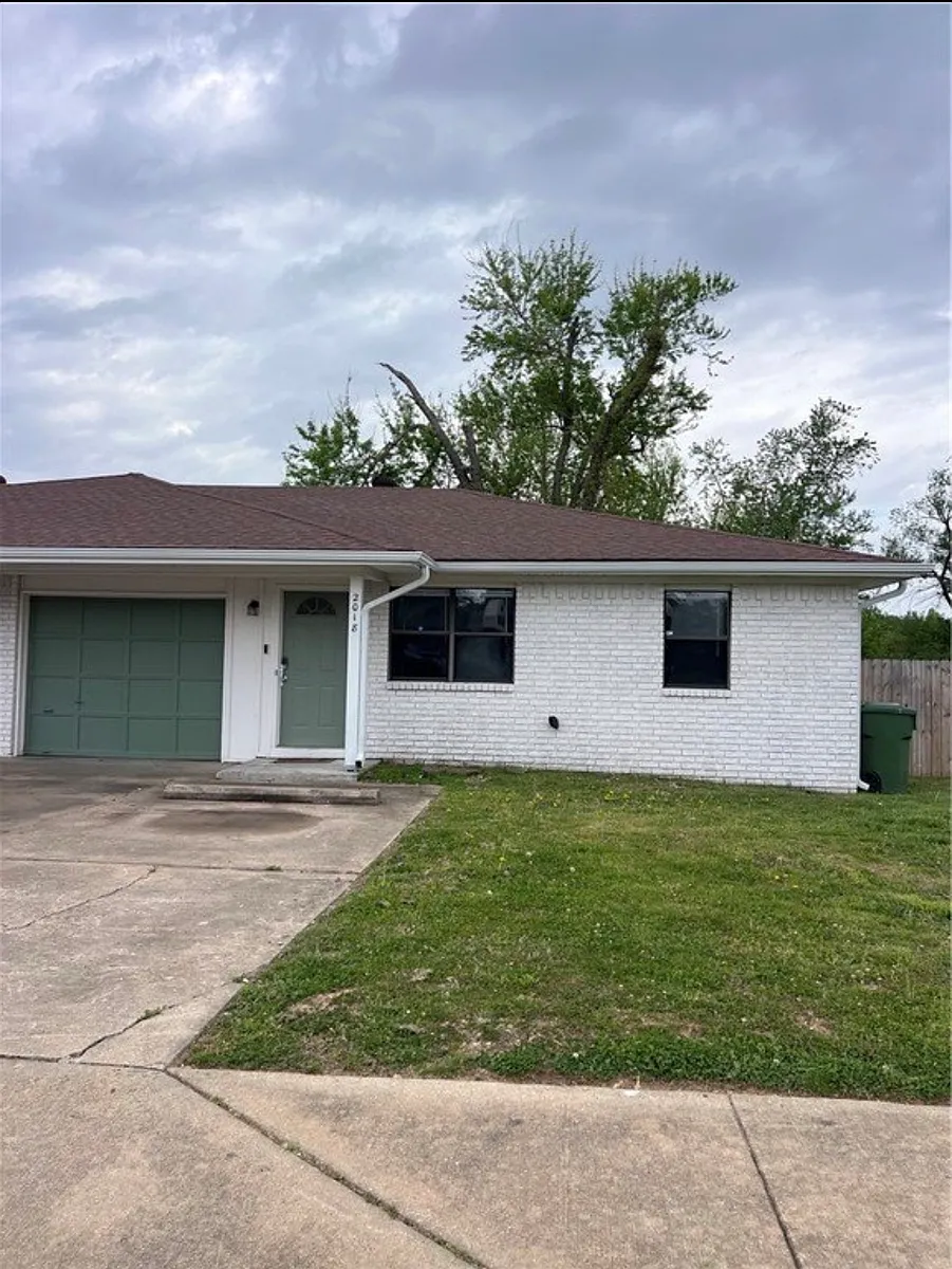 Building Photo - 2018 W Olive St #2018