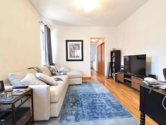 2nd image of 75 W 71st St #B