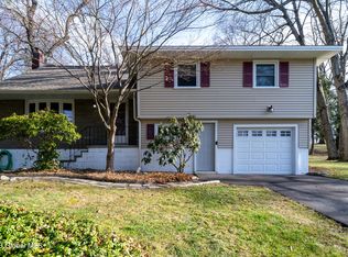 2 Old Valley Rd, Niskayuna, NY 12309