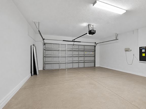 5th image of 5205 Dandelion St