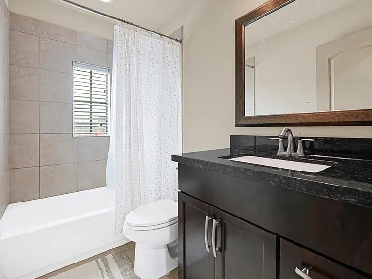 1531 Woodbend Park W — Photo 23