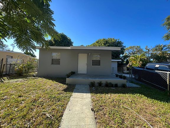 5th image of 3265 E Palm Dr