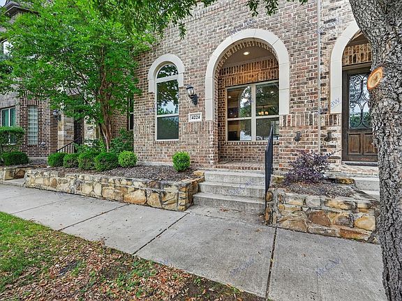 2nd image of 4224 Riverside Dr