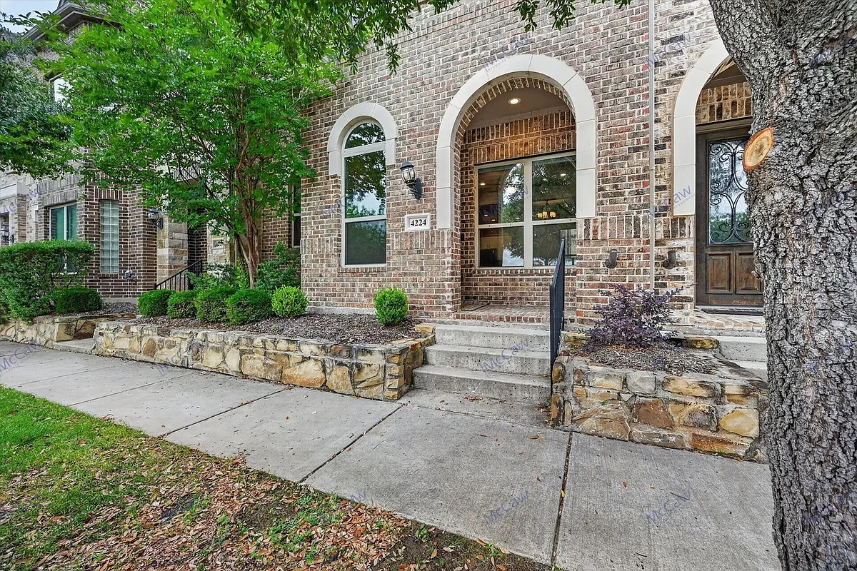 Building Photo - 4224 Riverside Dr
