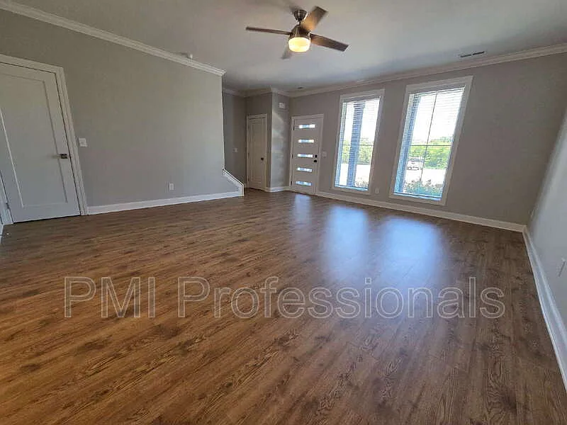 3 bed, 2.5 bath, 1842 sqft, $2,800 — Photo 4