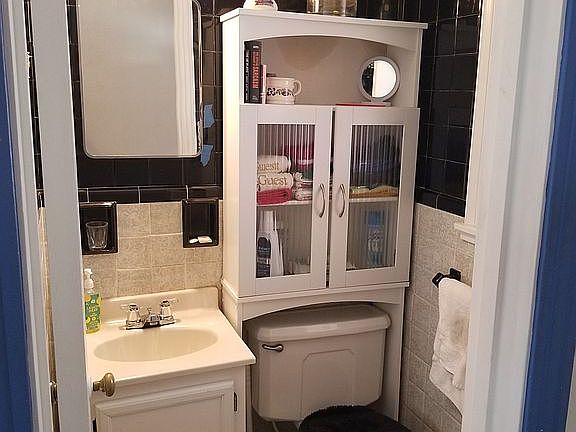 1st Fl. PowderRoom