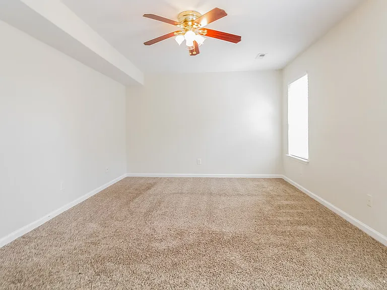 2164 Spring Hill Cir — Photo 8