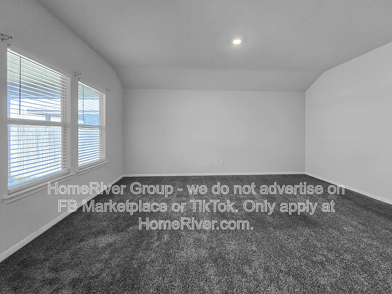 3 bed, 2.0 bath, 1800 sqft, $2,150 — Photo 3