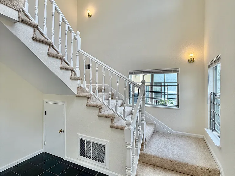 712 Prospect Row — Photo 14