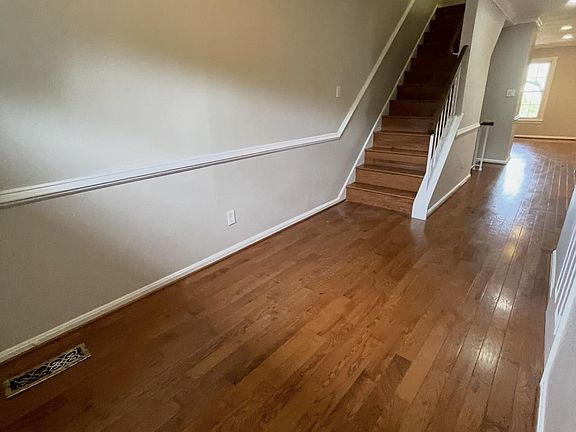 4th image of 9503 Duffer Way