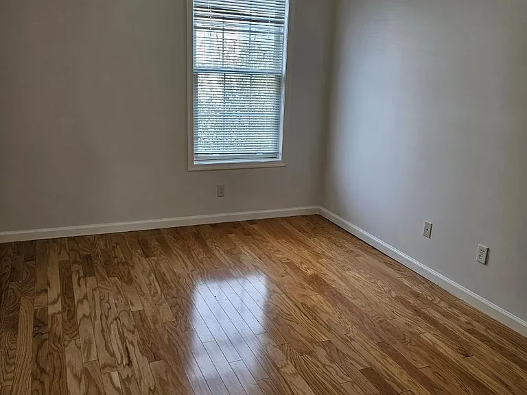 408 2nd Ave #3 — Photo 11