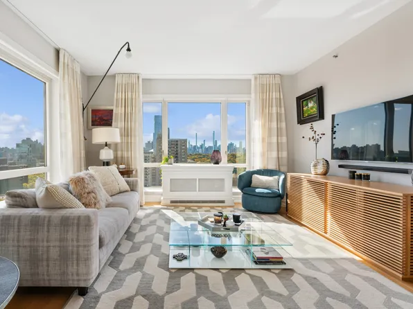 1280 Fifth Avenue image 2 of 19