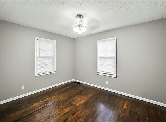 3rd image of 5733 Sterling Ave